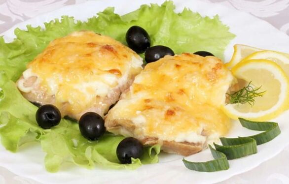 Baked fish with cheese will be a delicious and healthy dish on the Mediterranean diet menu.